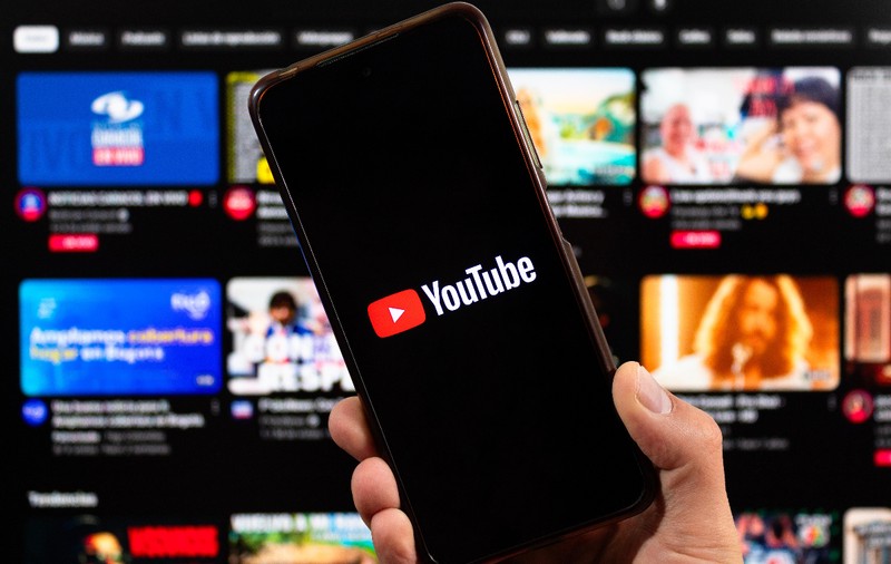 Peste 20% din recomandările YouTube pentru utilizatori noi includ conținut generat de AI