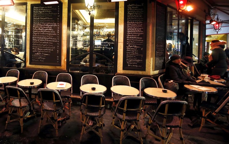 Când ar putea fi redeschise restaurantele. Mai multe persoane la o masă, benzi cu sens unic pentru clienți
