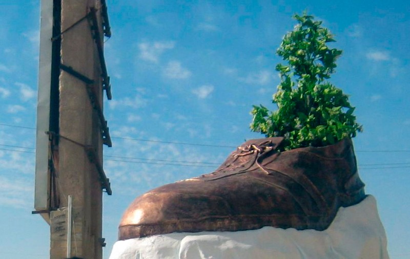 Au dărâmat pantoful lui Bush!