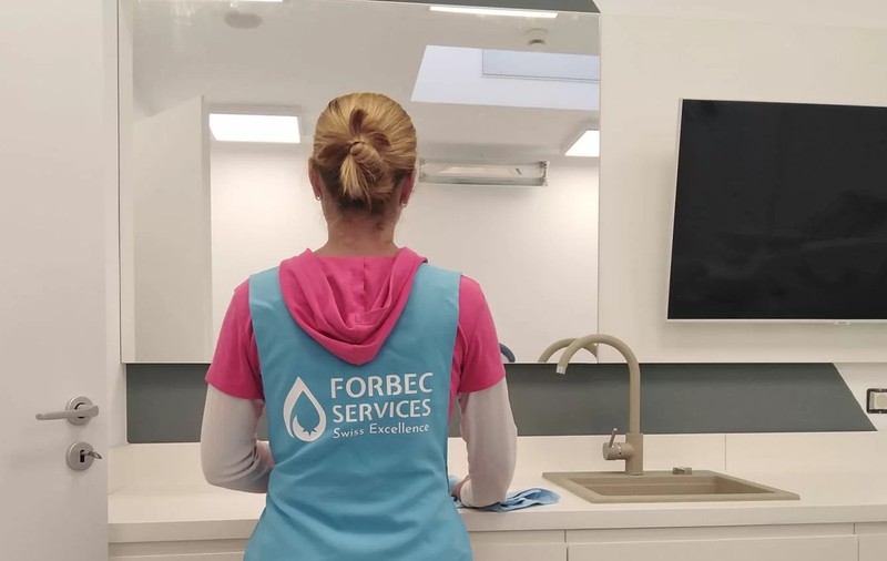 Ce tipuri de servicii pot fi oferite de o firmă de curățenie profesională B2B