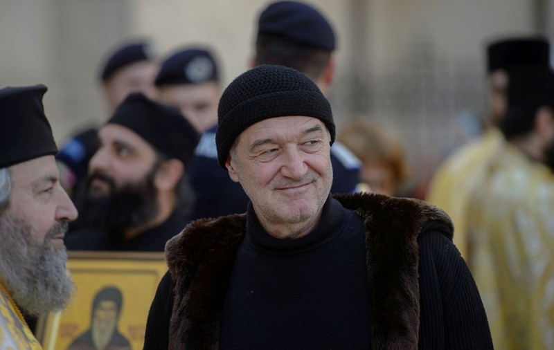 Supărat pe arbitrajul din derby-ul cu Rapid, Gigi Becali s-a ținut de cuvânt și a cedat acțiunile de la FCSB. Cine e noul patron din acte