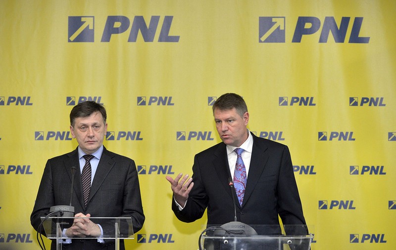 Alchimia românească: când alegi și se alege praful