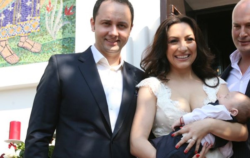 Cătălin Măruţă şi Andra, prima vacanţă în trei. Vezi ce destinație au ales!