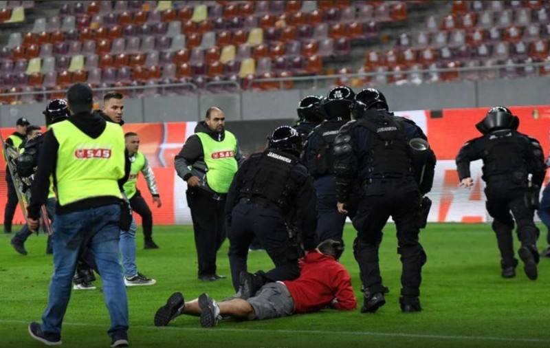 VIDEO | Bătaie între suporterii dinamoviști și cei ai FCSB după derby-ul de pe Arena Națională