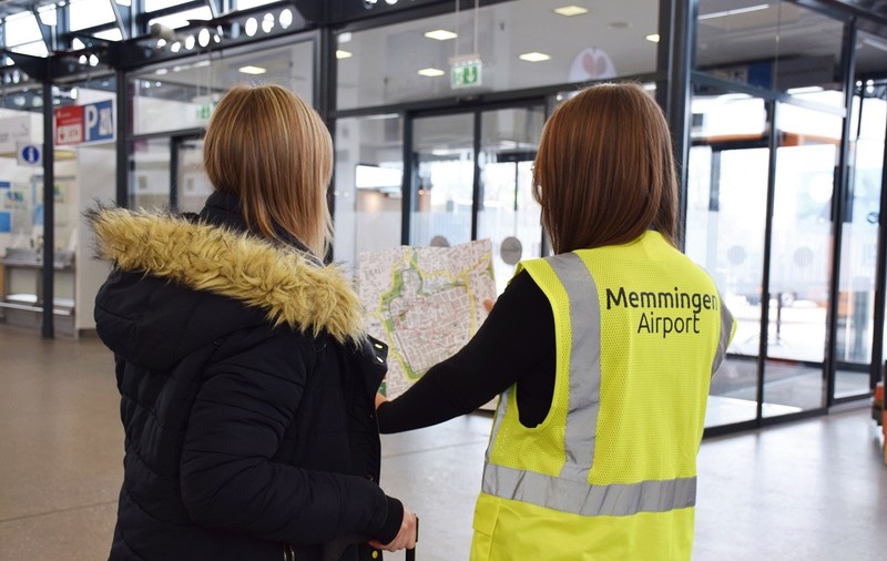 O mamă româncă a vrut să zboare de la Memmingen la Iași cu fiica ei de 13 ani, polițiștii au anunțat imediat școala unde învață fata