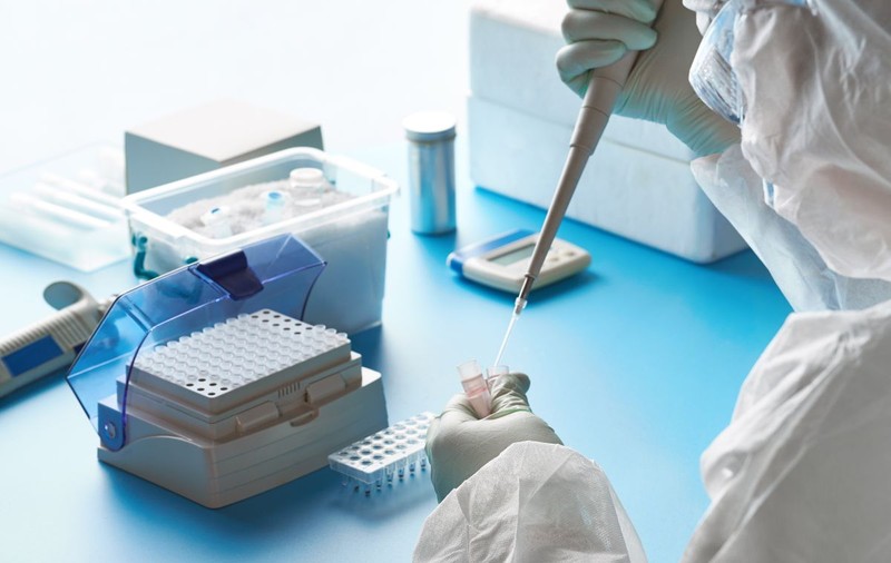 Copil de un an, suspect de infectare cu Omicron la Spitalul de Pediatrie din Pitești