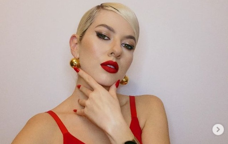 Cum arată Lidia Buble în costum de baie, după ce s-a îngrășat. Cântăreața e într-o vacanță exotică