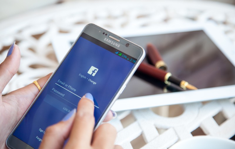 „Ori plătești, ori îți dai acordul”. Asociația pentru Tehnologie și Internet avertizează asupra practicilor Facebook privind viața privată