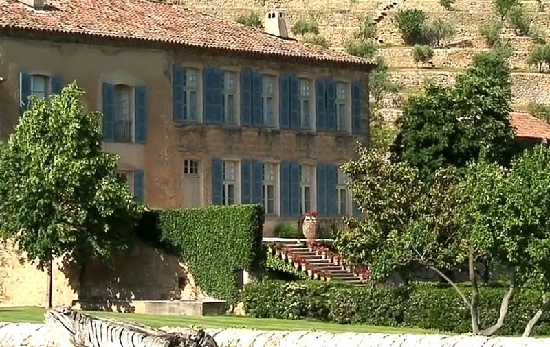 Brad Pitt plăteşte milioane de dolari ca să-şi renoveze castelul din Franţa