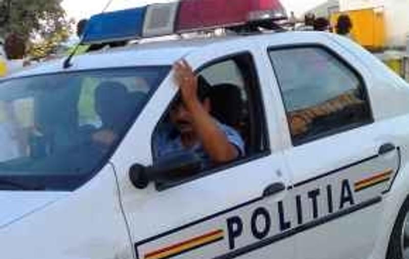 Şofer fără permis, oprit cu focuri de arme