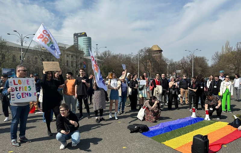 Protest în Piața Victoriei față de propunerile cultelor religioase de a schimba legea educației. „România educată, nu discriminată”