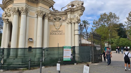 Intrarea la Grădina Zoologică
