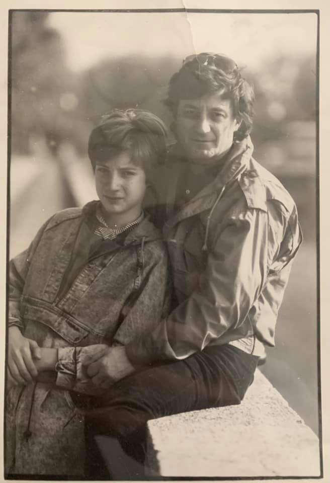 Andrei Caramitru, alături de tatăl său, în 1990, într-o excursie în Italia. FOTO: Arhiva personală Andrei Caramitru