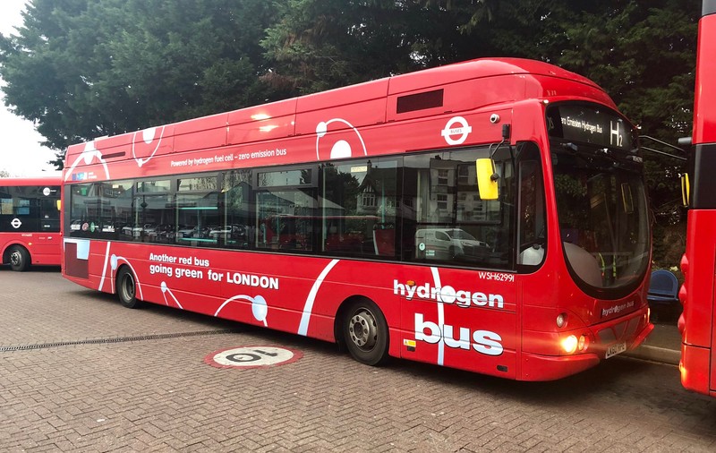 Londra introduce prima flotă de autobuze alimentate cu hidrogen. La cât se ridică investiția