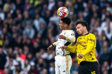 240601 Jude Bellingham of Real Madrid and Mats Hummels of Dortmund during the UEFA Champions League final between Dortmund and Real Madrid on June 1, 2024 in London. Photo: Petter Arvidson / BILDBYRĹN / kod PA / PA0818 fotboll football soccer fotball champions league final dortmund real madrid bbeng,Image: 878170657, License: Rights-managed, Restrictions: *** World Rights Except Austria, Denmark, Finland, Norway, and Sweden *** AUTOUT DNKOUT FINOUT NOROUT SWEOUT, Model Release: no