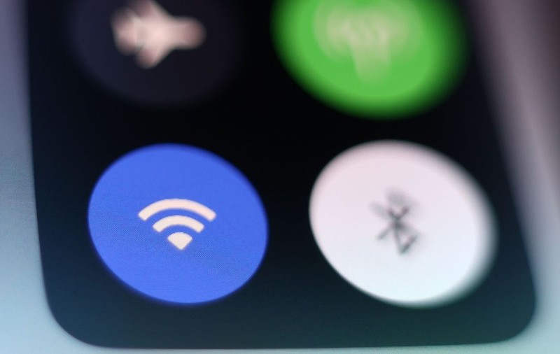 Motivul pentru care e bine să îți oprești conexiunea Wi-Fi la telefon atunci când pleci de acasă