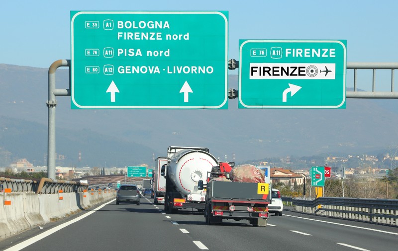 Șoferii români care merg în Italia riscă amenzi de până la 1.734 de euro. Regula care se aplică între 16 mai și 15 octombrie