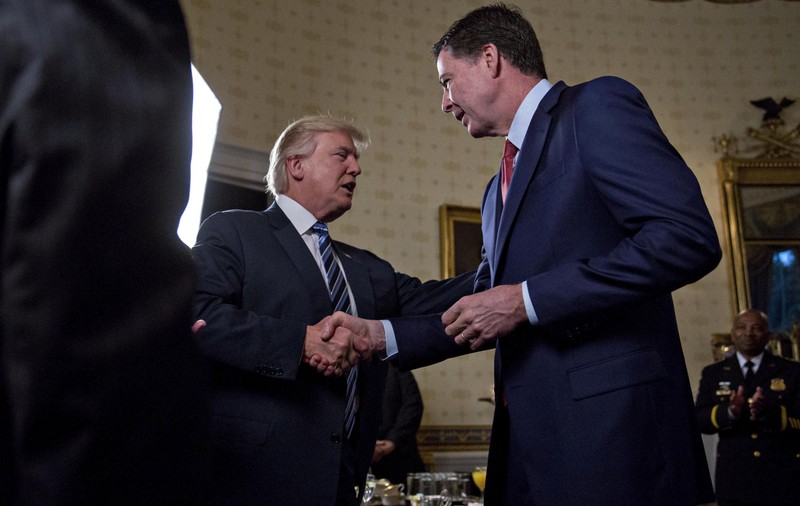 Donald Trump, către fostul director al FBI: „Vreau FIDELITATE!”.  Şeful agenţilor: “Ofer ONESTITATE!”. Psihologia limbajului diplomatic cu subînţeles