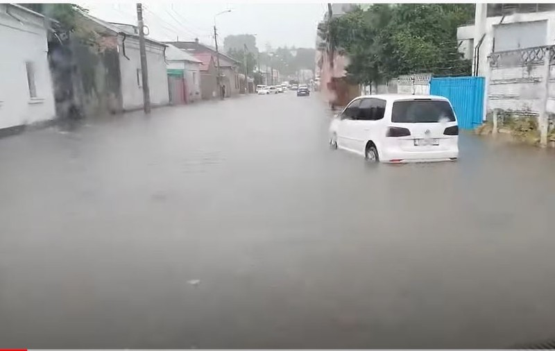 VIDEO | Străzi și case inundate în Galați, în urma ploilor abundente din ultimele ore