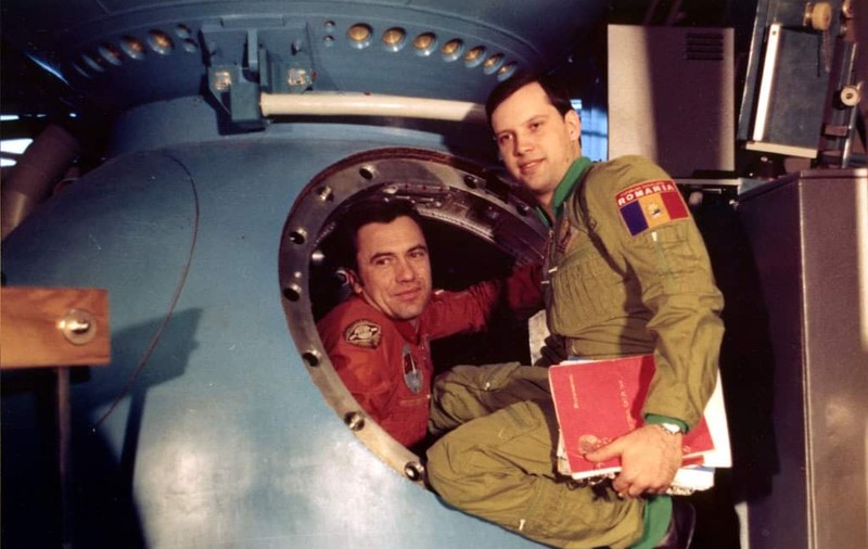 39 de ani de când Dumitru Prunariu privea Pământul din Cosmos, făcându-l pe Nichita Stănescu să exclame: ”Un Făt-Frumos, gingaș, modest și savant”