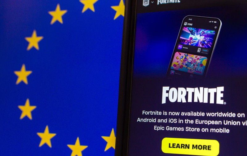 Conflict între Epic Games și Apple: Fortnite dispare din nou de pe iPhone-uri în UE și SUA