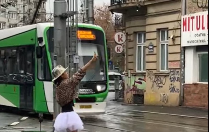 Video viral cu Aniel Mars, o artistă din București care dansează pe străzi: „Mulți m-au văzut”