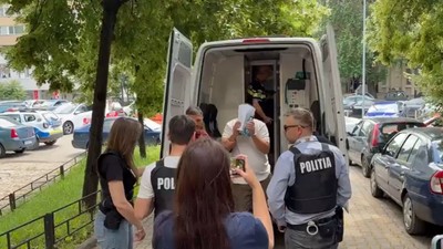14 șoferi de autobuz din Iași, acuzați că au furat timp de un an motorină de la muncă, au fost reținuți