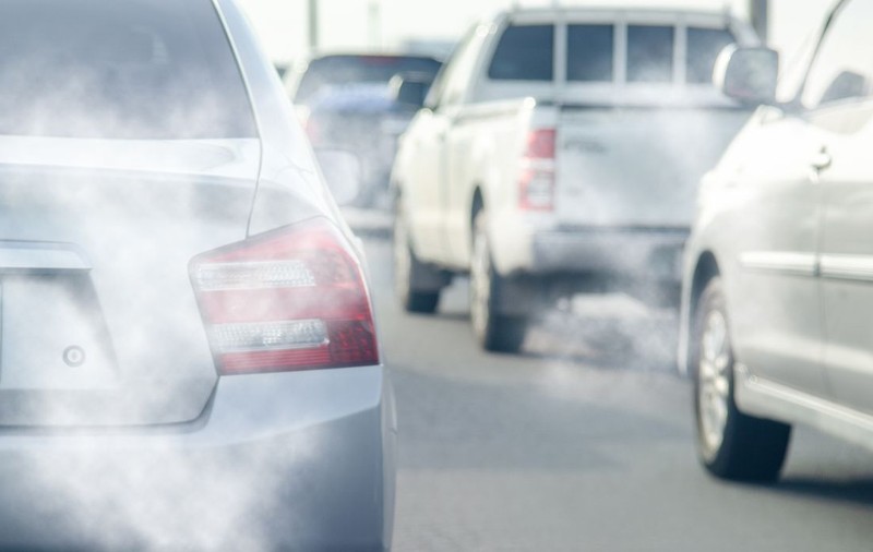 Industria auto nu vrea să renunțe la mașinile pe benzină și motorină: „Obiectivele climatice nu mai sunt fezabile în lumea de astăzi”