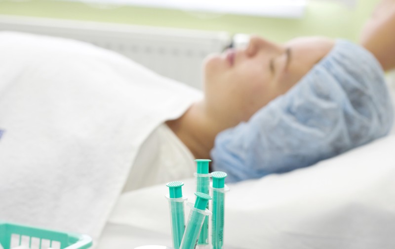 Vrea să lucreze în spitalul în care i-au salvat viaţa