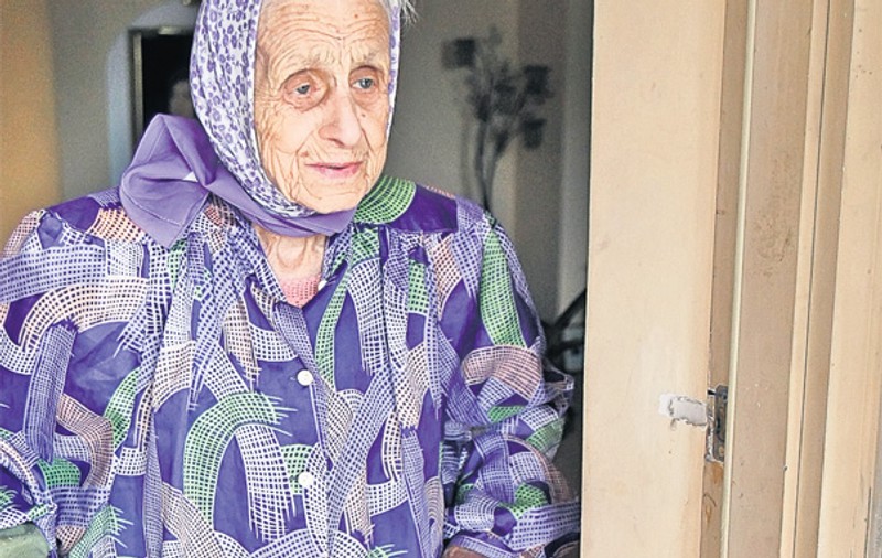 La împlinirea vârstei de 100 de ani, Gherghina, mama regretatului Ion Dolănescu, le transmite nepoţilor ei Ionuţ şi Dragoş: "Purtaţi-vă ca fraţii!"