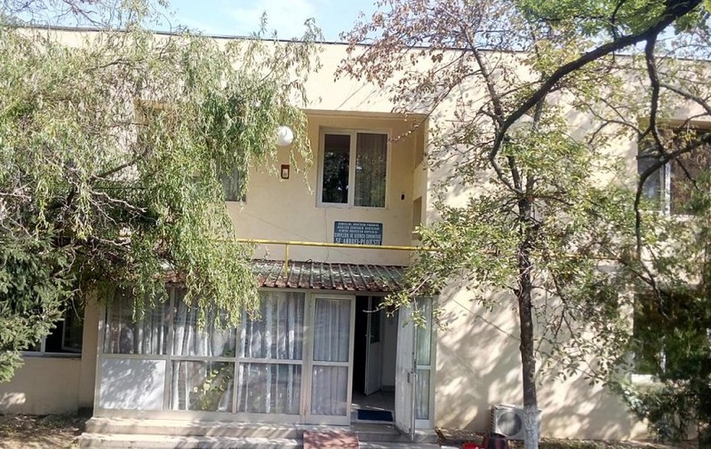 Jumătate din angajații unui centru de îngrijire al copiilor cu dizabilități reținuți, la Ploiești. 11 persoane acuzate de abuzarea minorilor