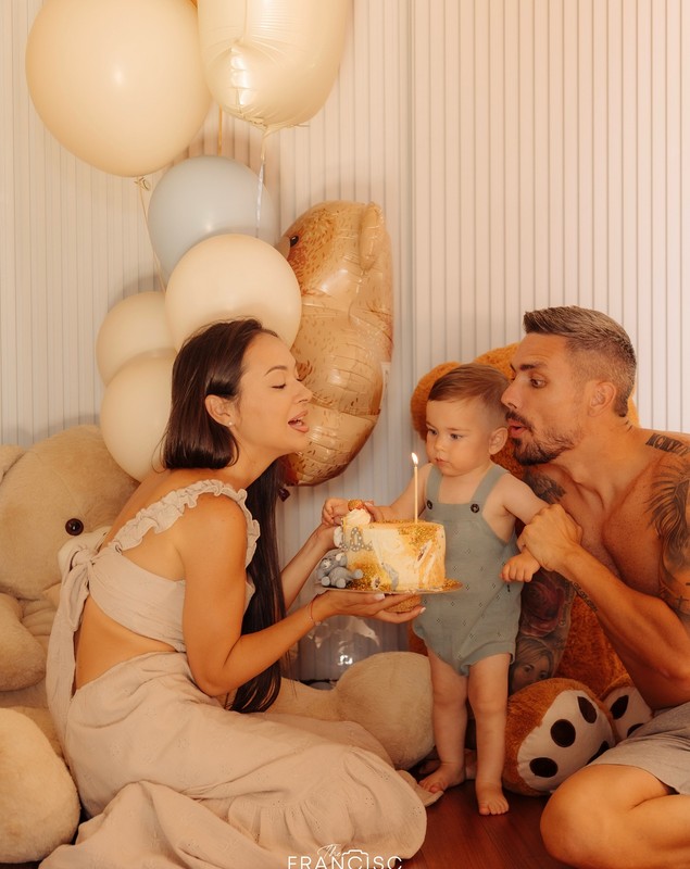 Imagini adorabile cu băiețelul cel mic al Vlăduței Lupău. Isaia a împlinit un an: „Seara zicem «Îngerașul» și mereu îi mulțumim Lui Doamne, Doamne”