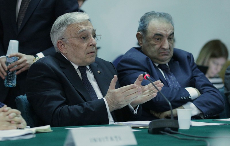 Isărescu avertizează: ”Nu putem reduce dobânda până nu reducem inflația și deficitele”