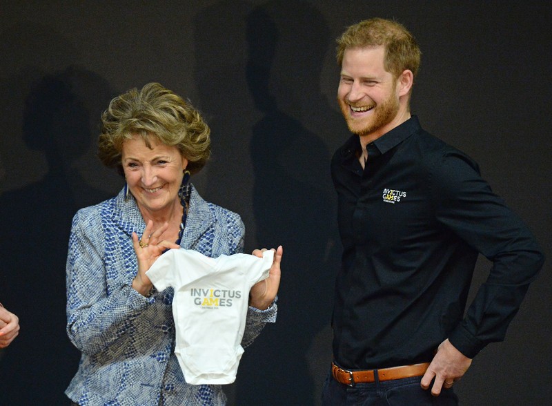 09 May 2019, Netherlands, Amsterdam: Prince Harry (R), Duke of Sussex recevies a gift for his new son Archie from Princess Margriet of the Netherlands during a sports training session at Sportcampus Zuiderpark. Photo: Kirsty O'connor/PA Wire/dpa