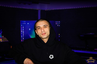 Cezar a reușit să își deschidă și primul studio în Germania