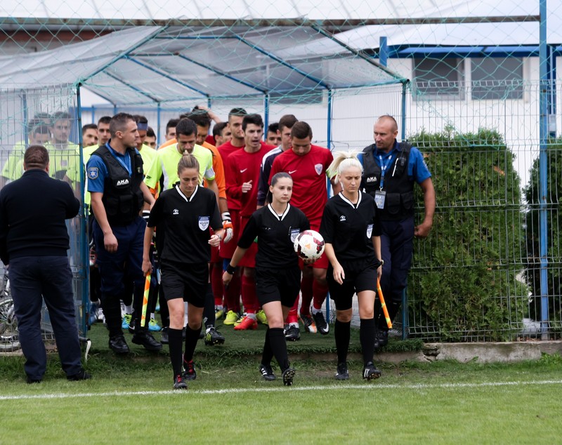 ”Vai de capul vostru!”. Trei arbitre care vor pe lista FIFA, față-n față cu atmosfera de la un meci de Liga III