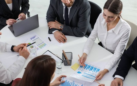 Tineri antreprenori StartUp