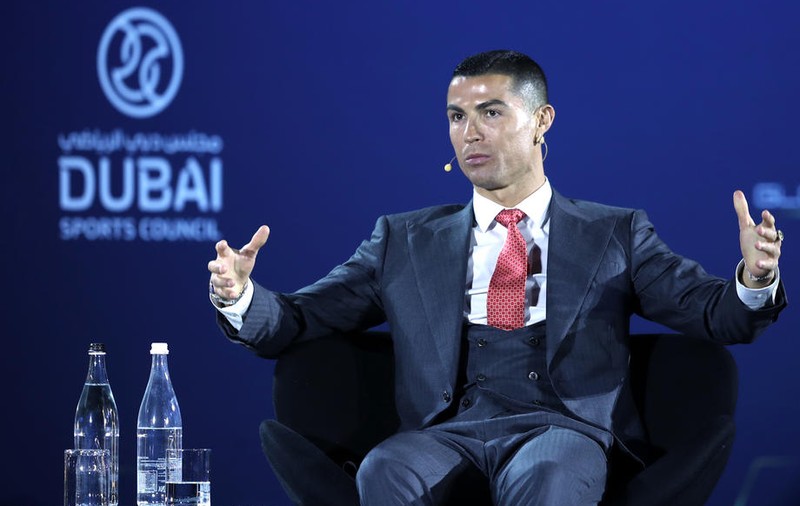Cristiano Ronaldo, desemnat fotbalistul secolului: „Nu eu urmăresc recordurile, ele mă urmăresc pe mine”