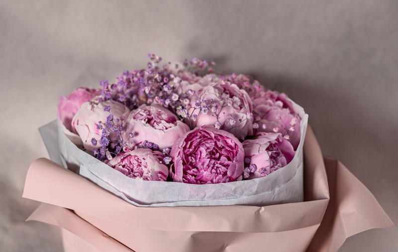 Cum alegi un aranjament floral care impresionează de la prima vedere – Maison Dadoo