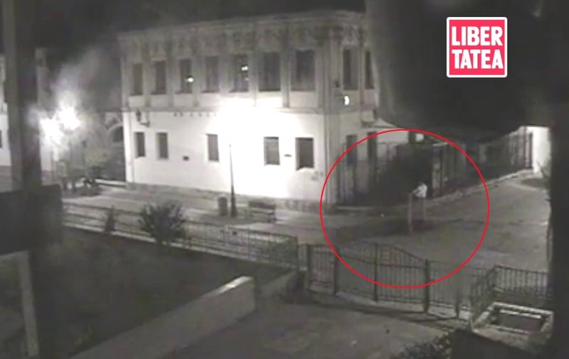 Ce a făcut un bărbat cu o cișmea din centrul Bucureștiului | VIDEO