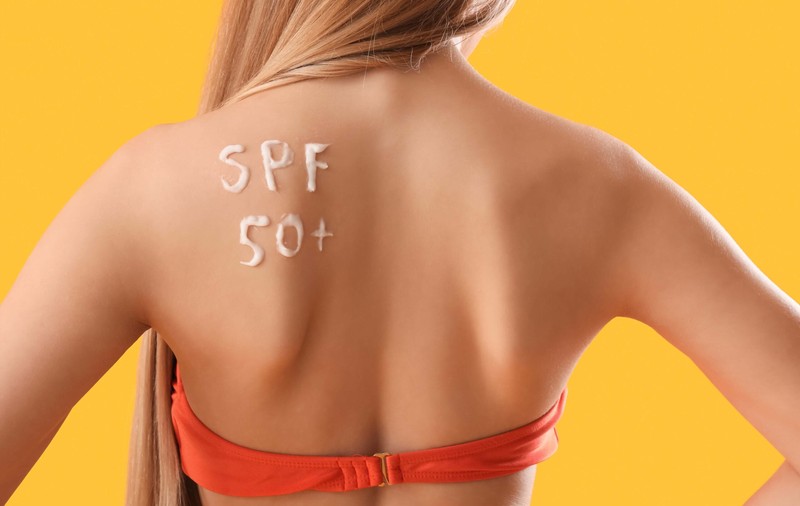 Arsuri solare? Evită-le folosind SPF 50 în 2025