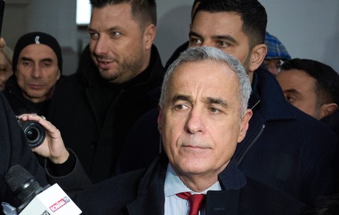 Ultima oră! 7 ore de percheziții la vila din Mogoșoaia a lui Călin Georgescu, apoi anchetatorii au ieșit cu genți pline. Și asta nu e tot: au verificat și mașina! Ce au descoperit acolo este incredibil