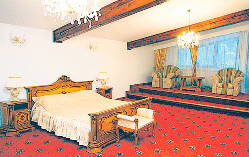 (P) O vară de neuitat la Hotelul Aurelius - Împăratul Romanilor
