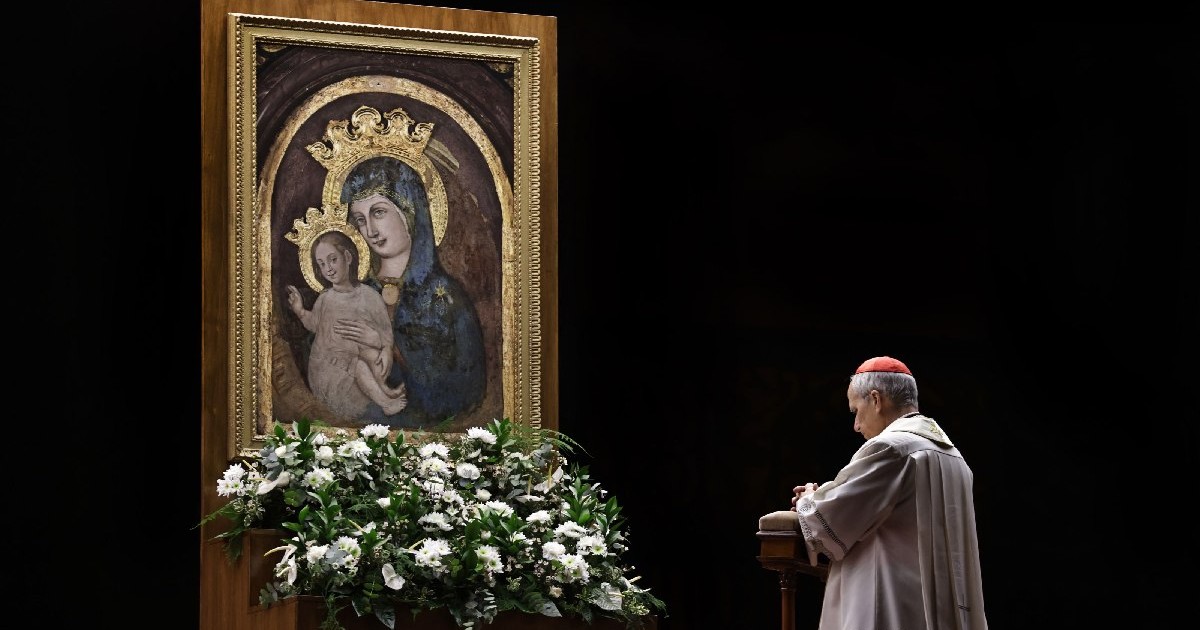 3 martie 2025 - Vatican City. Cardinalul ROBERT FRANCIS PREVOST, prefectul diecezei pentru episcopi, conduce Sfântul Rozariu pentru Sfântul Părinte Francisc în Piața Sfântul Petru de la Vatican.