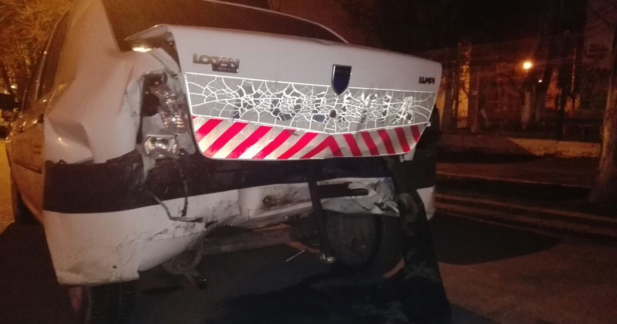 Mașină a Poliției avariată de roata desprinsă de la un TIR, în judetul Buzău