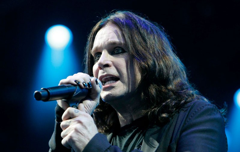 Cum arăţi după ce adormi timp de câteva ore la solar? Ozzy Osbourne ştie!
