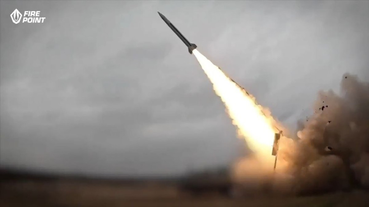 Imagini cu testarea în zbor a rachetei balistice FP-7