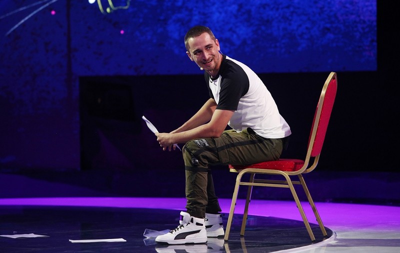 Mădălin Ghioc este al cincilea finalist de la „iUmor”, sezonul 11. Cheloo: „Te găsesc strălucitor, tinere”