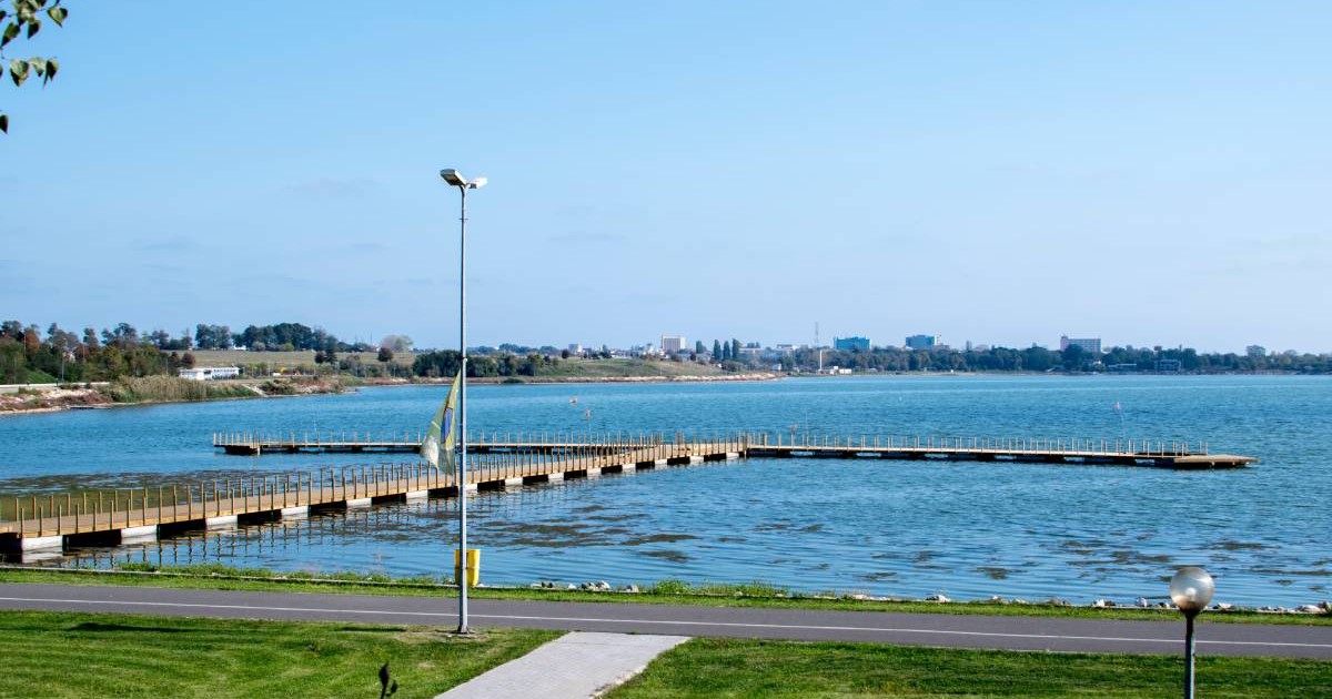 Faleza lacului Techirghil de la Eforie