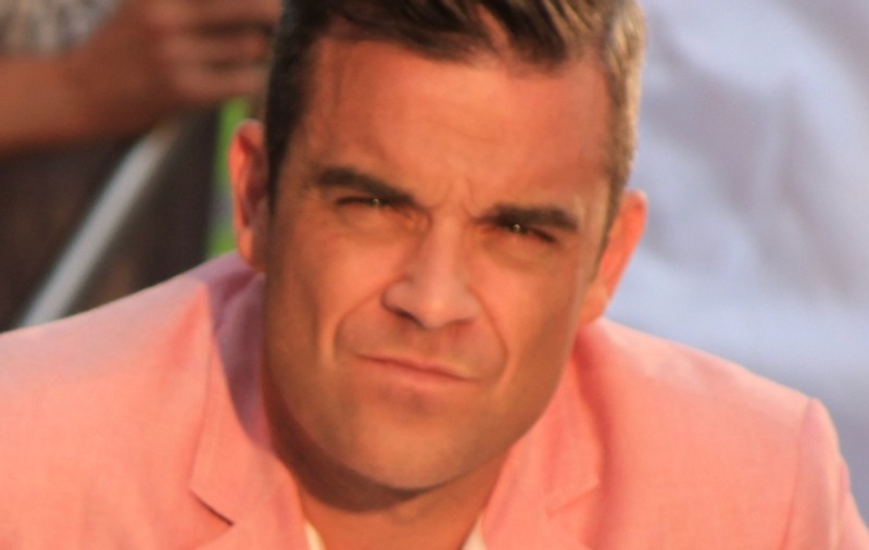 TRUPA CARE L-A CONSACRAT L-A ADUS APROAPE DE FALIMENT! Robbie Williams A PLĂTIT O AVERE ca să iasă din formaţia Take That şi A RĂMAS CU DATORII!